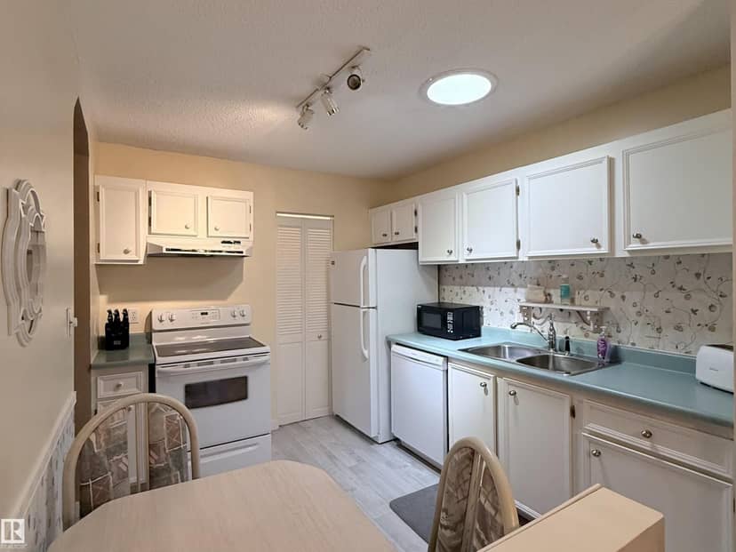 2071 Saddleback Rd NW, Edmonton, photo 4