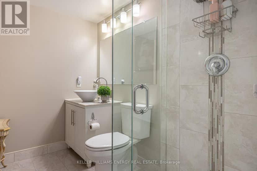 1604 - 10 Yonge Street — photo 13 of 40