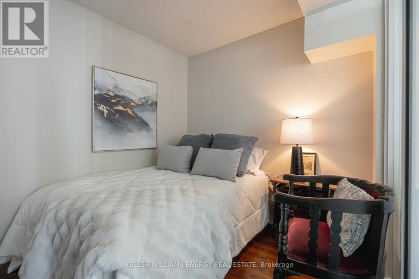 1604 - 10 Yonge Street — photo 14 of 40