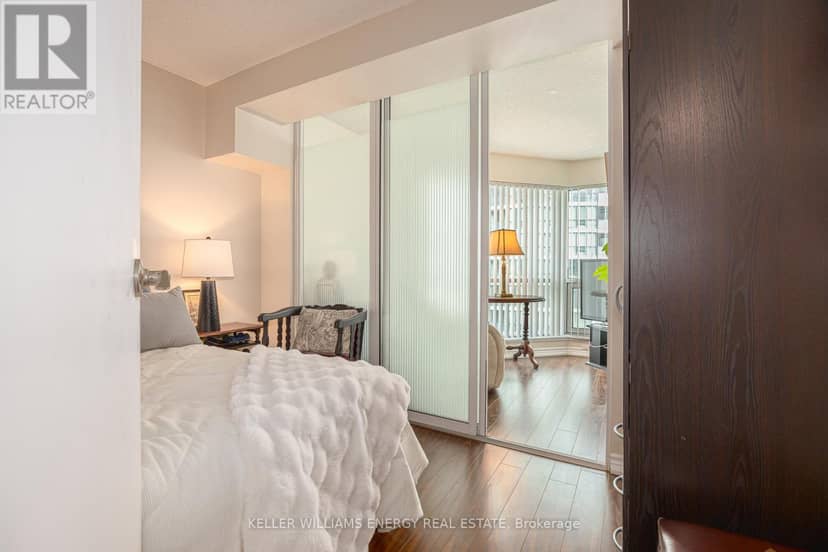 1604 - 10 Yonge Street — photo 15 of 40