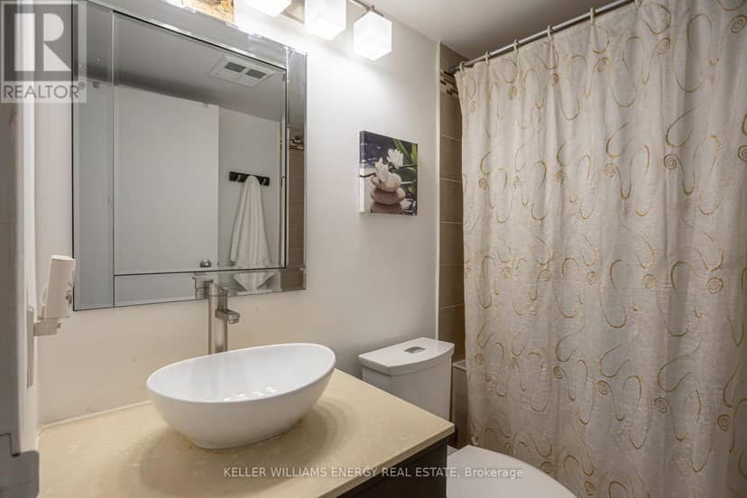 1604 - 10 Yonge Street — photo 18 of 40