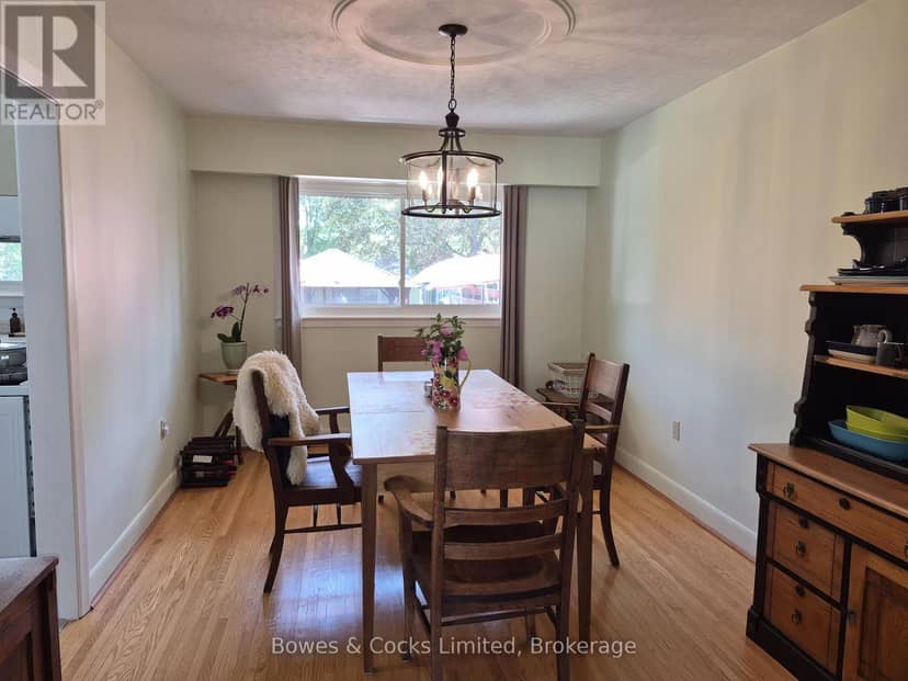 101 Russell Street — photo 5 of 36