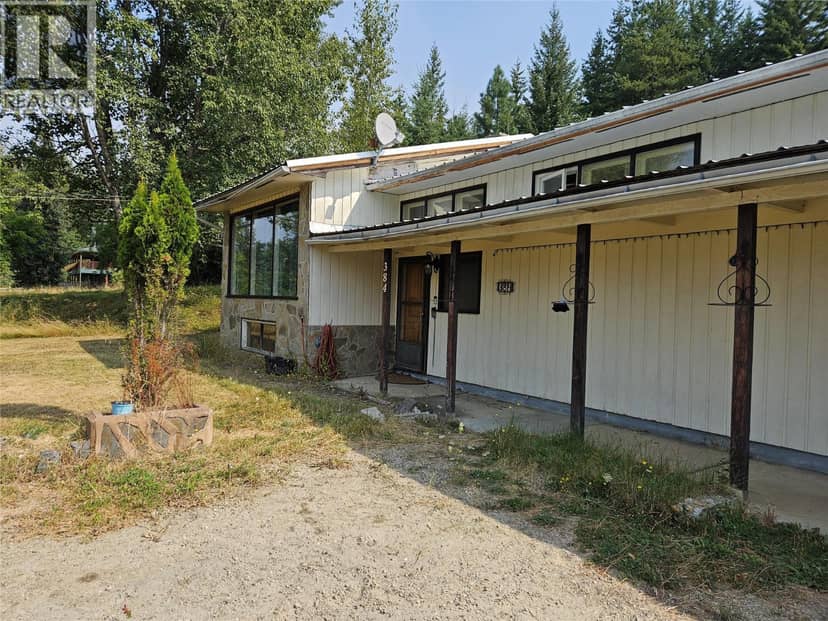 384 6 Highway S, Nakusp