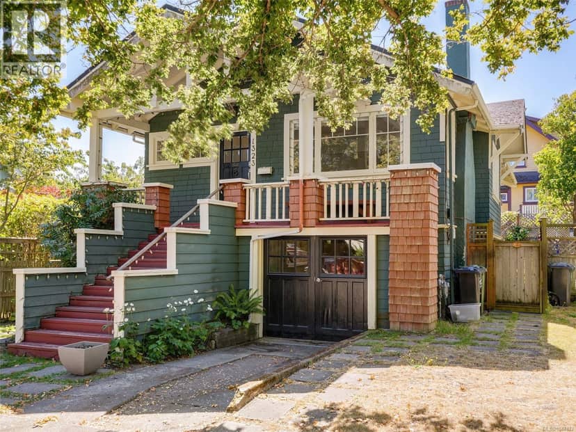 1323 Clover Ave, Victoria