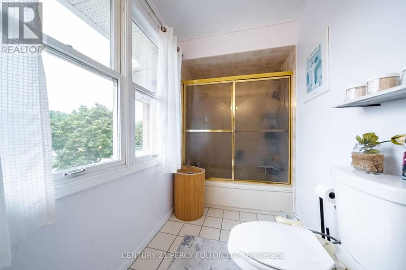 1951 Rosebank Road — photo 35 of 40