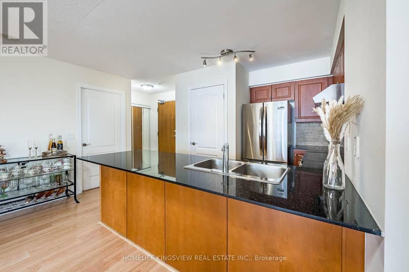 807 - 60 Disera Drive — photo 14 of 40