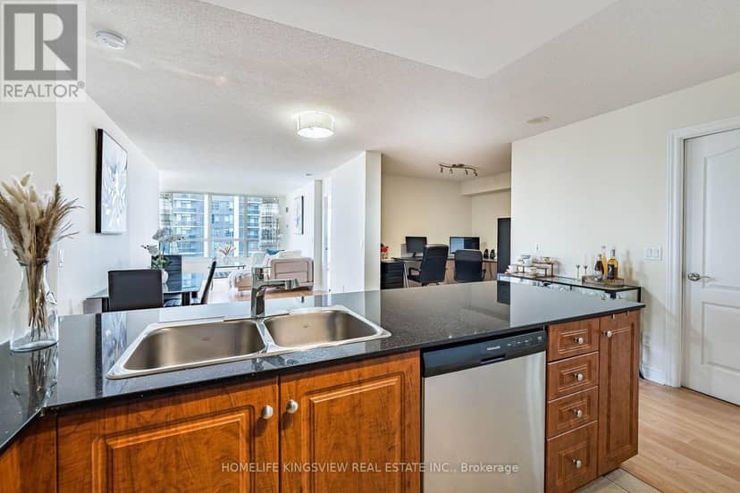 807 - 60 Disera Drive — photo 19 of 40