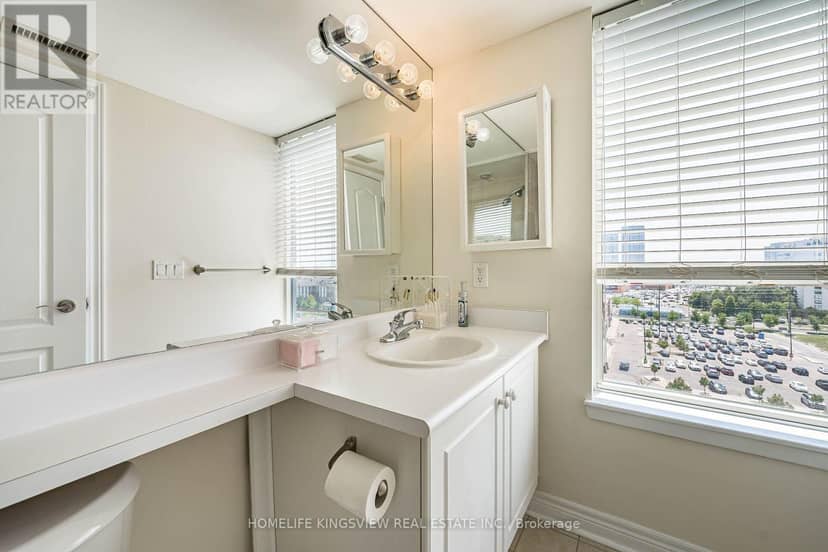 807 - 60 Disera Drive — photo 32 of 40
