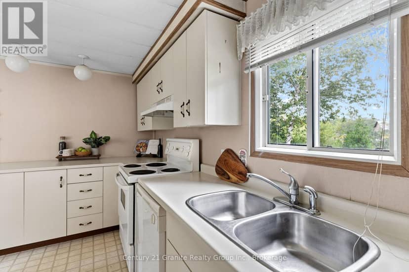 1105 Eighth Lane — photo 11 of 40