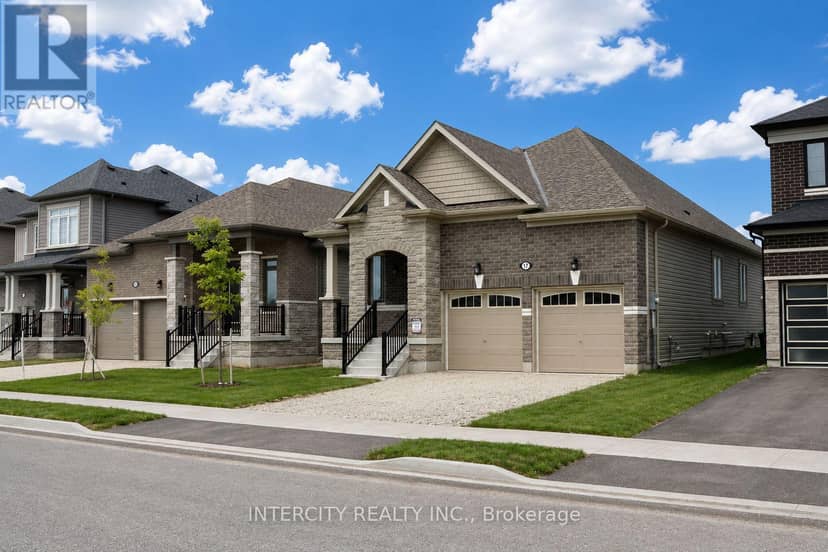 17 Union Boulevard — photo 2 of 40