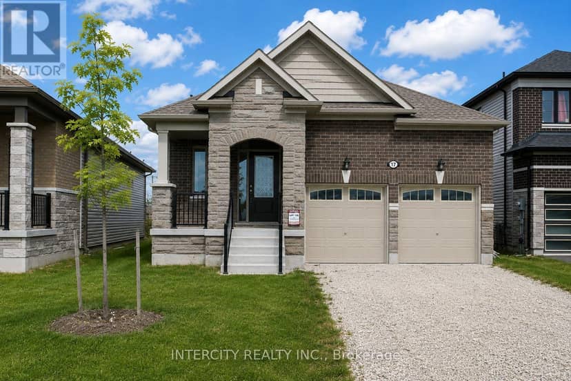 17 Union Boulevard — photo 3 of 40