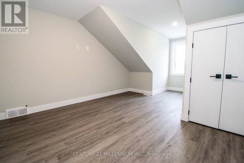 29 - 744 Nelson Street W — photo 24 of 40