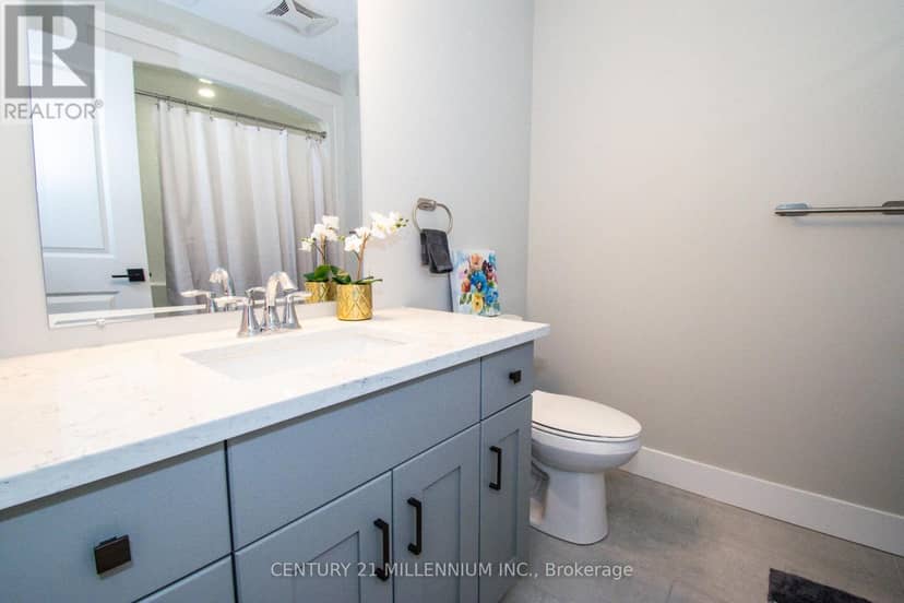 29 - 744 Nelson Street W — photo 26 of 40