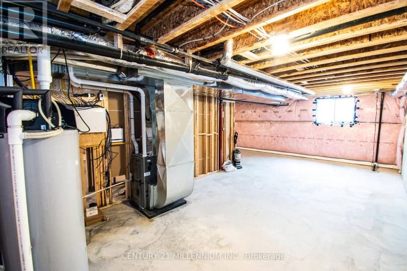 29 - 744 Nelson Street W — photo 36 of 40