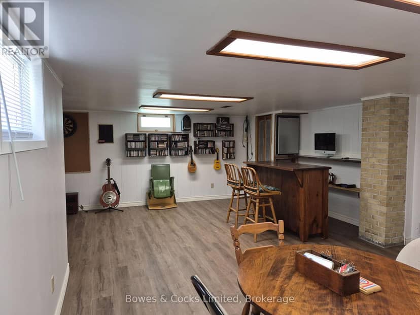 101 Russell Street — photo 18 of 36