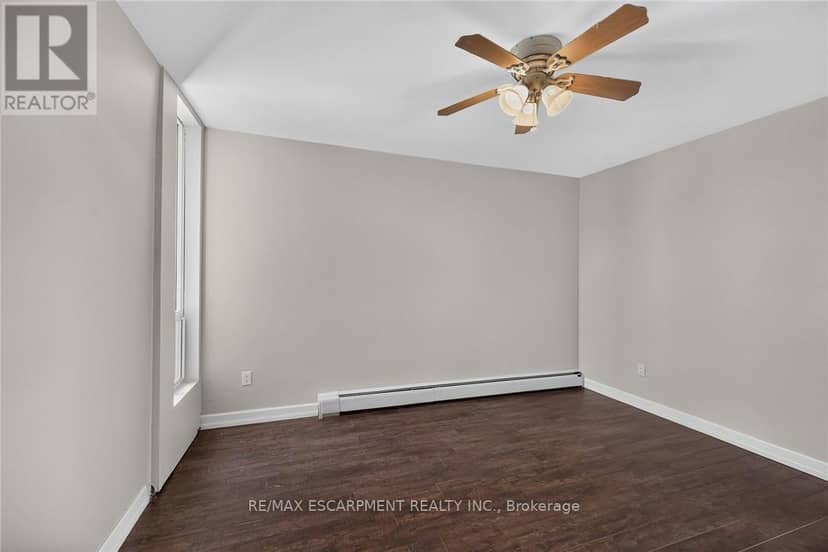 1004 - 141 Catharine Street S — photo 15 of 28