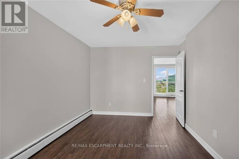 1004 - 141 Catharine Street S — photo 16 of 28