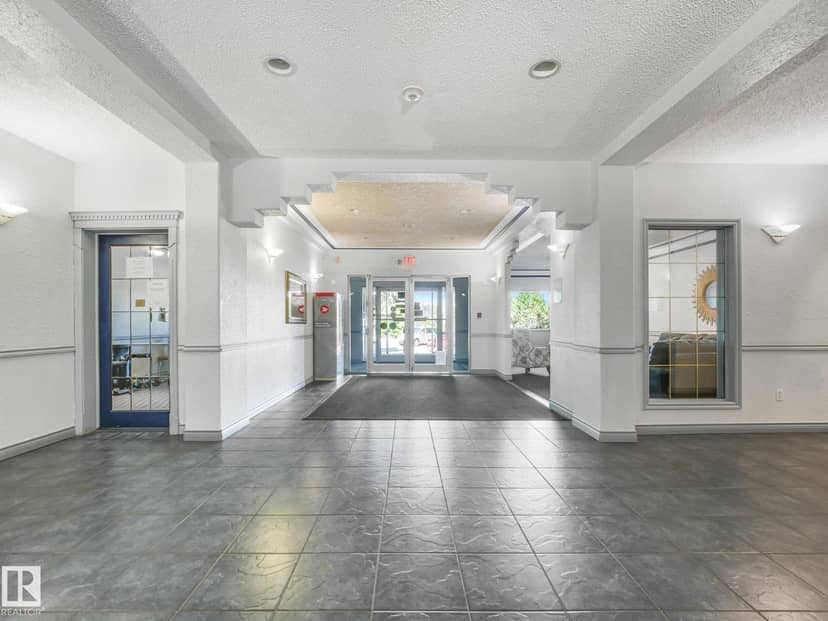 #114 10511 42 AV NW, Edmonton, photo 2