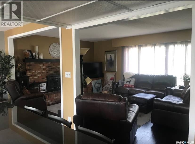 484 Stewart STREET — photo 10 of 18