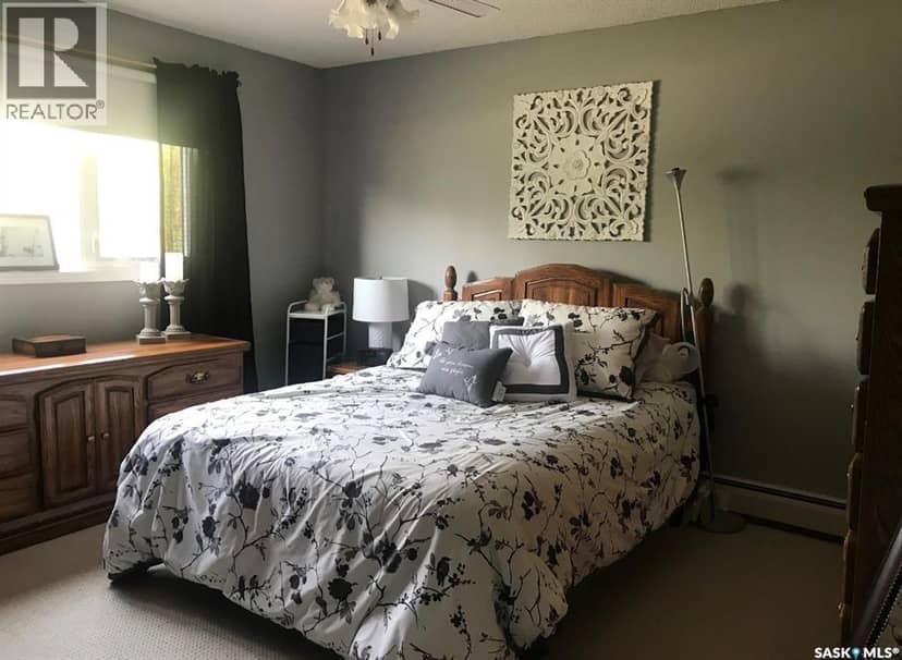 484 Stewart STREET — photo 15 of 18
