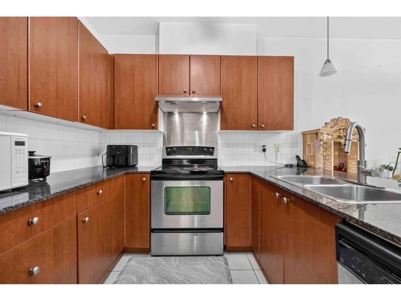 312 15380 102A AVENUE, Surrey, photo 6