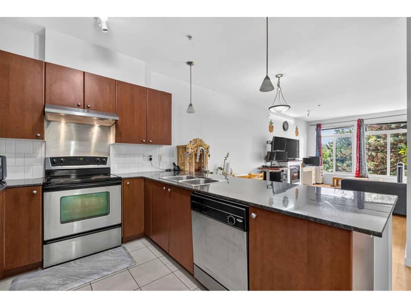 312 15380 102A AVENUE, Surrey, photo 4