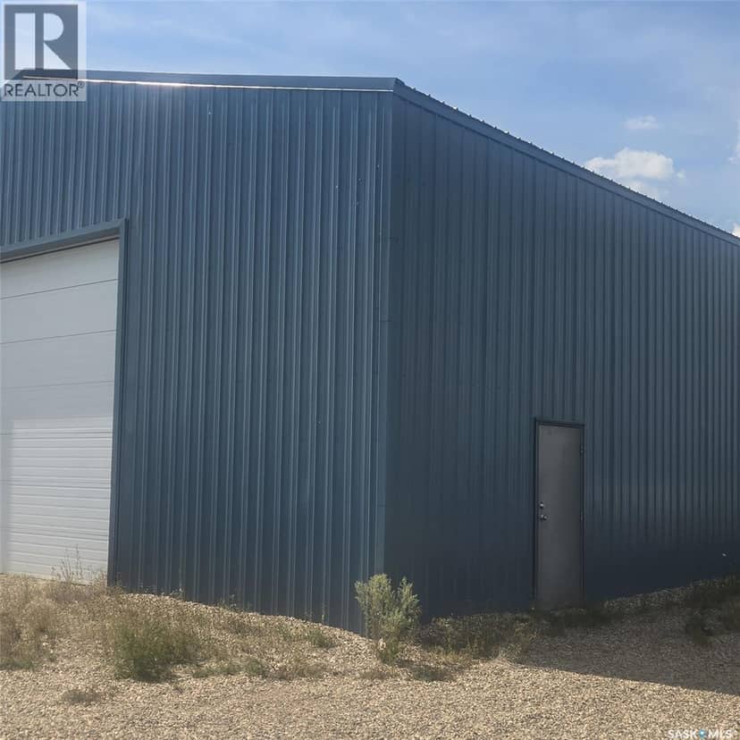 RM220 - Erhardt Shop & Farmland, Last Mountain Lake, photo 5