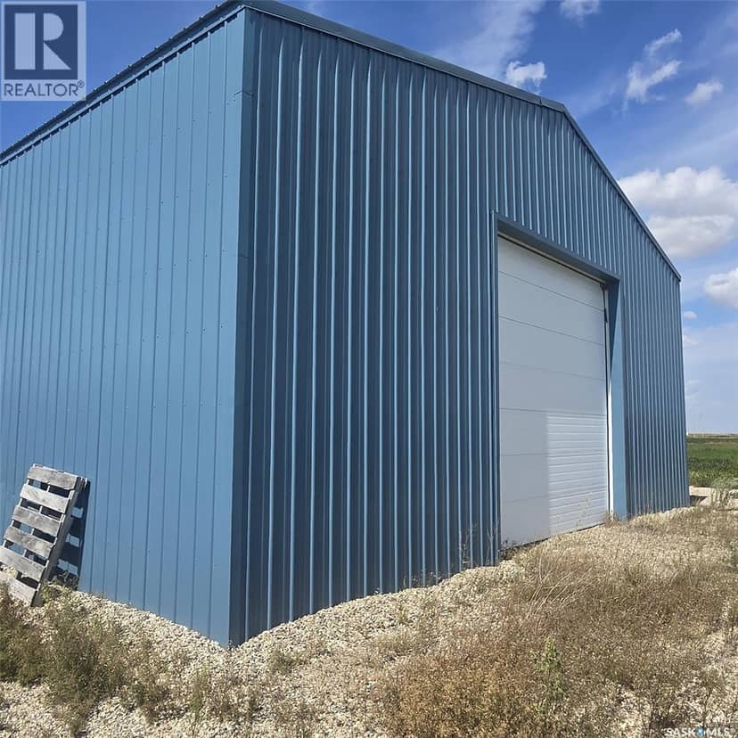 RM220 - Erhardt Shop & Farmland, Last Mountain Lake, photo 6