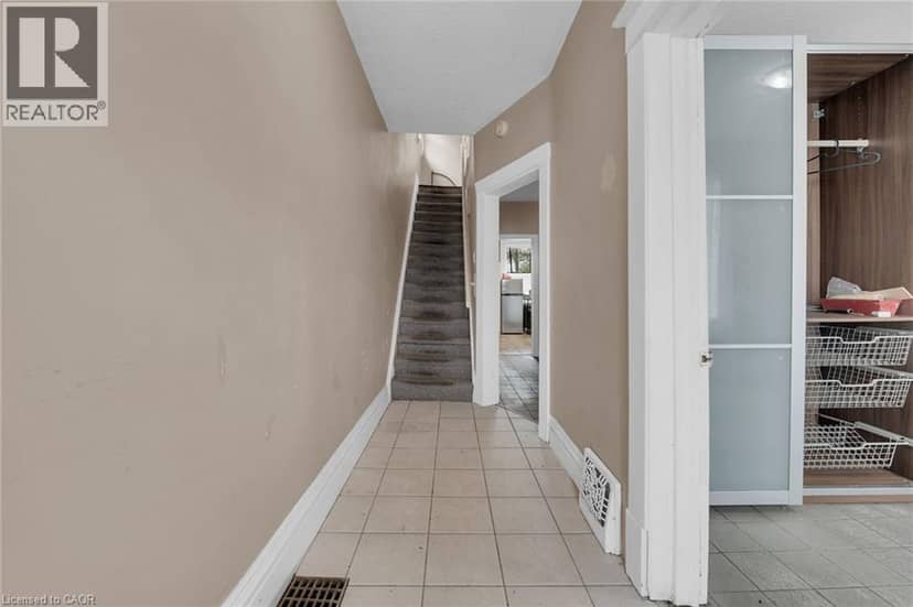 738 KING Street W — photo 14 of 40