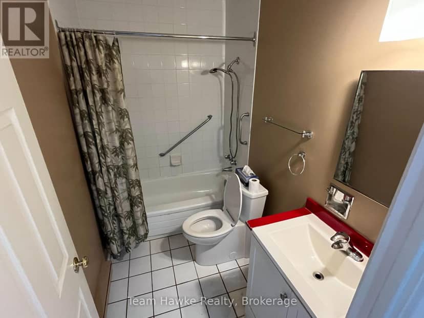 72 - 696 King Street — photo 12 of 20