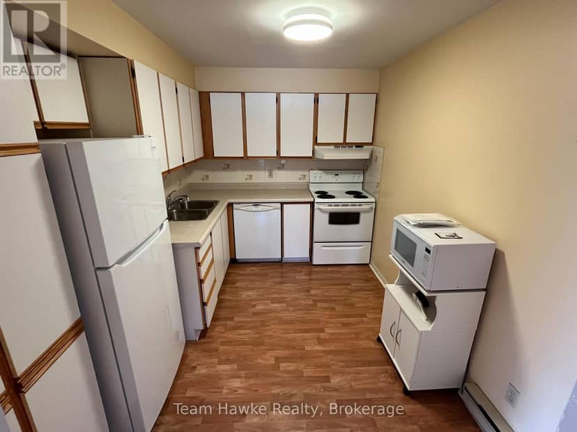 72 - 696 King Street — photo 5 of 20