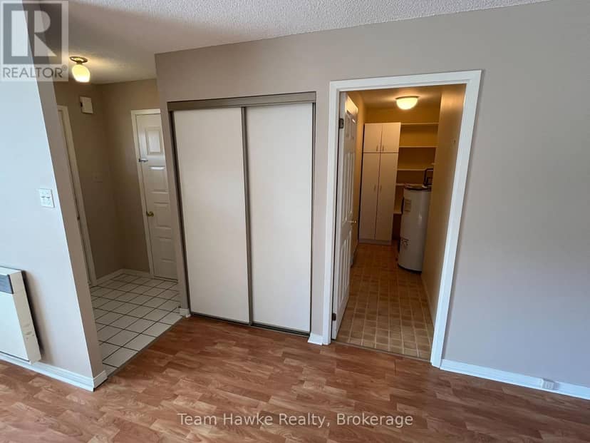 72 - 696 King Street — photo 8 of 20