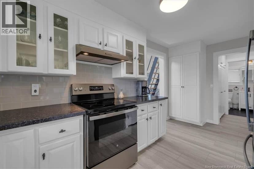 242 Fiander Road — photo 10 of 40
