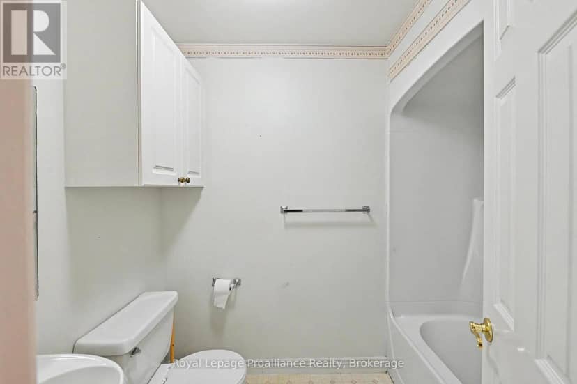 201 - 245 Elgin Street W — photo 16 of 22