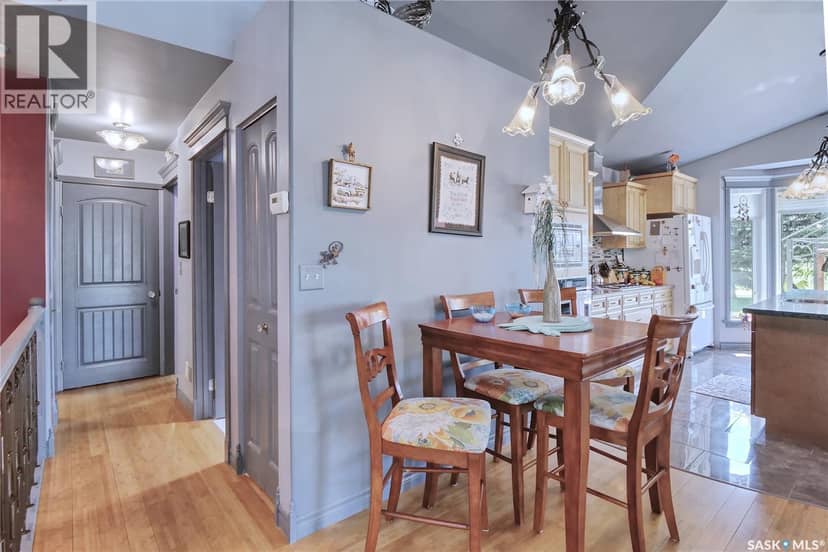 105 Sargent CRESCENT — photo 13 of 40