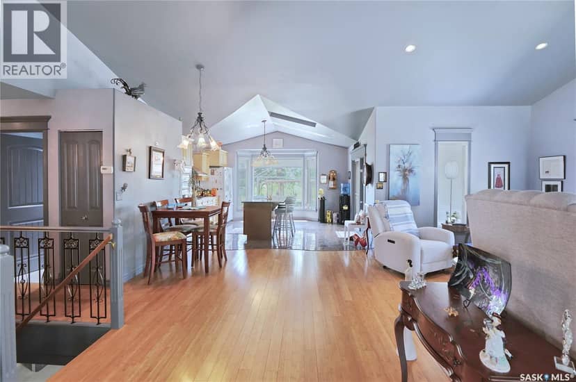 105 Sargent CRESCENT — photo 7 of 40