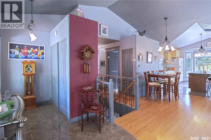 105 Sargent CRESCENT — photo 6 of 40