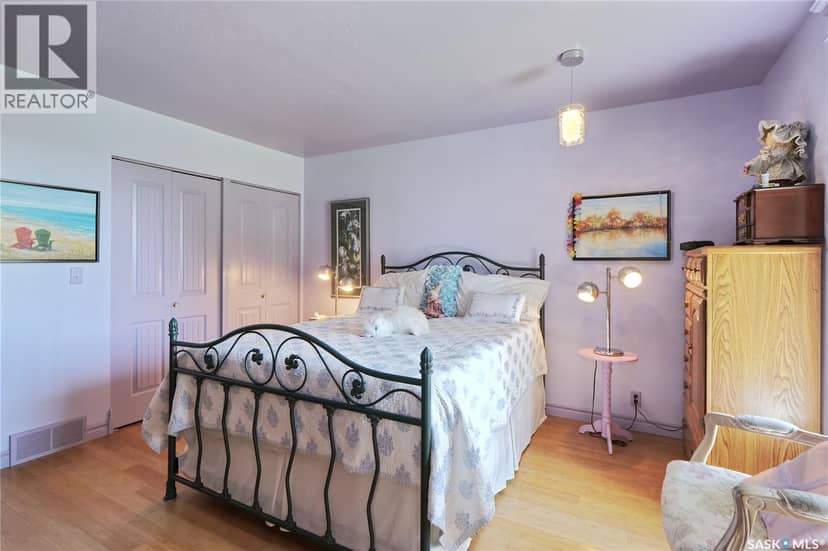 105 Sargent CRESCENT — photo 18 of 40
