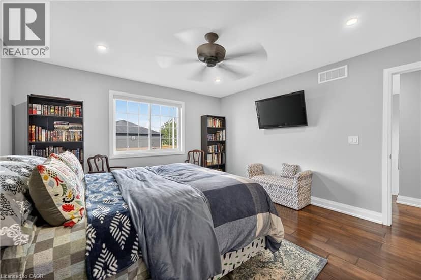 10 AMBER Street — photo 25 of 40