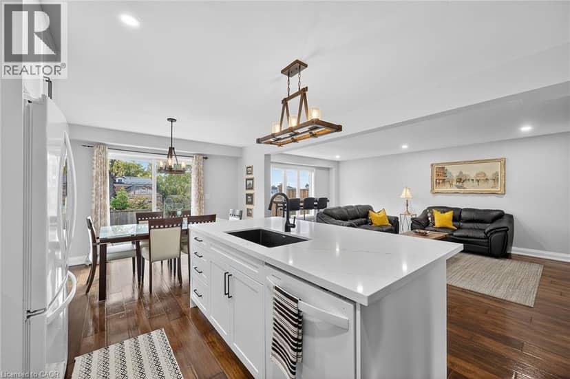 10 AMBER Street — photo 7 of 40