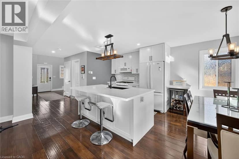 10 AMBER Street — photo 4 of 40