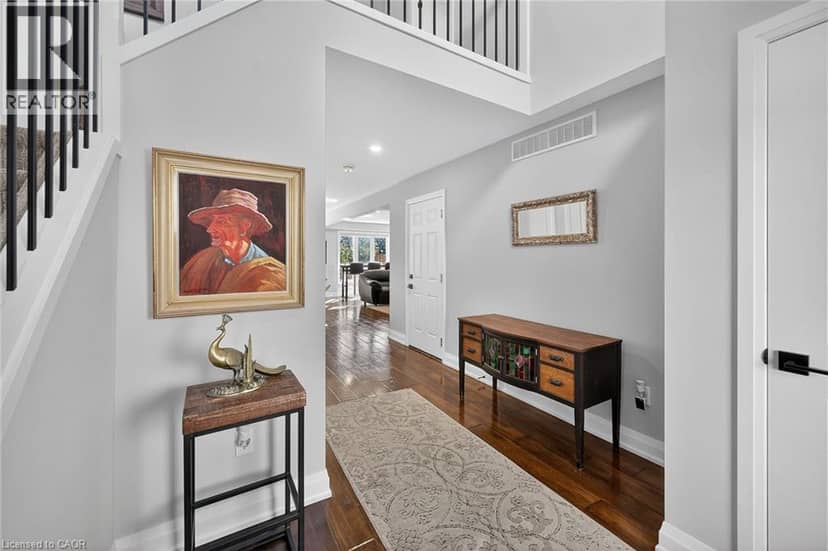 10 AMBER Street — photo 2 of 40