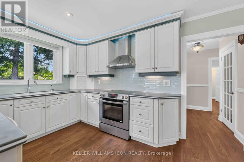 2770 Prince Of Wales Drive — photo 13 of 40