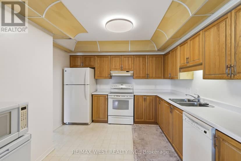 205C - 1099 Clonsilla Avenue — photo 4 of 9