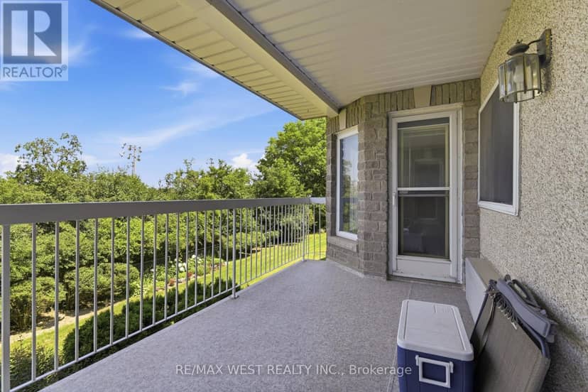 205C - 1099 Clonsilla Avenue — photo 7 of 9