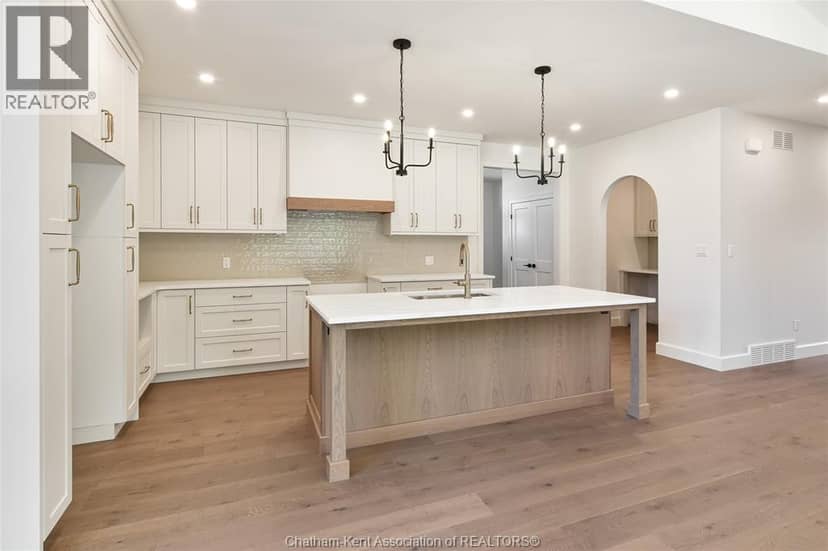 67 Rosewood CRESCENT — photo 3 of 40