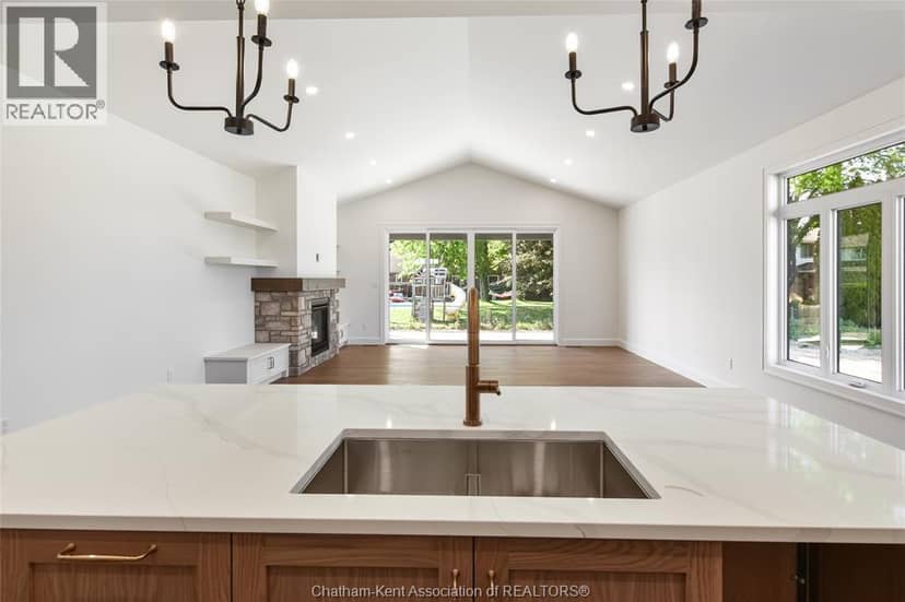 67 Rosewood CRESCENT — photo 8 of 40