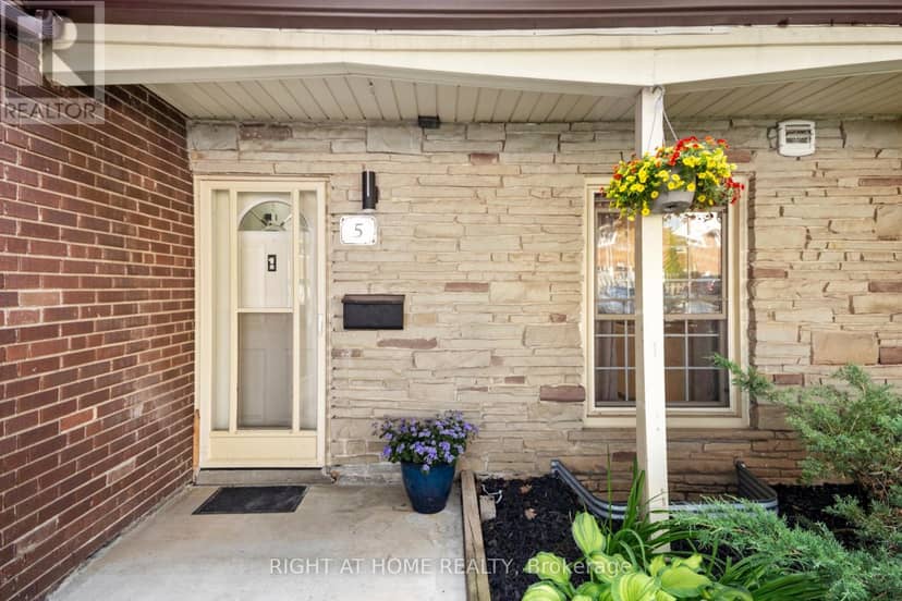 5 Arbour Glen Crescent — photo 2 of 25