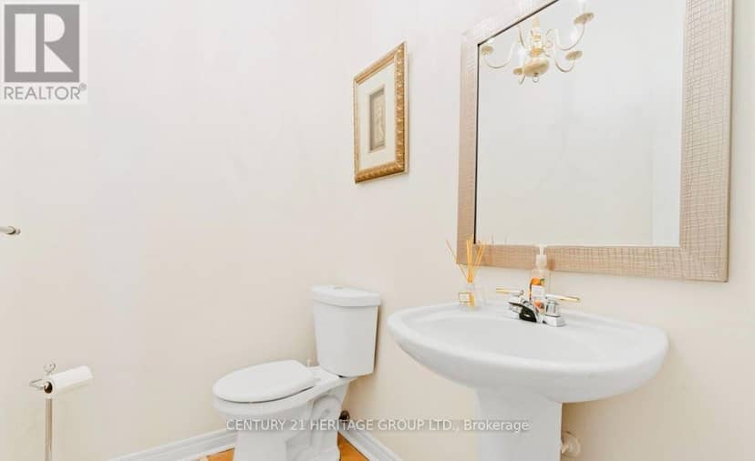 63 - 255 Shaftsbury Avenue — photo 22 of 35