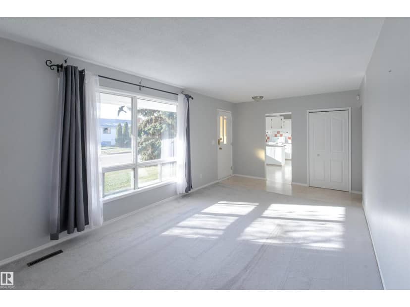 4411 49 AV — photo 14 of 27